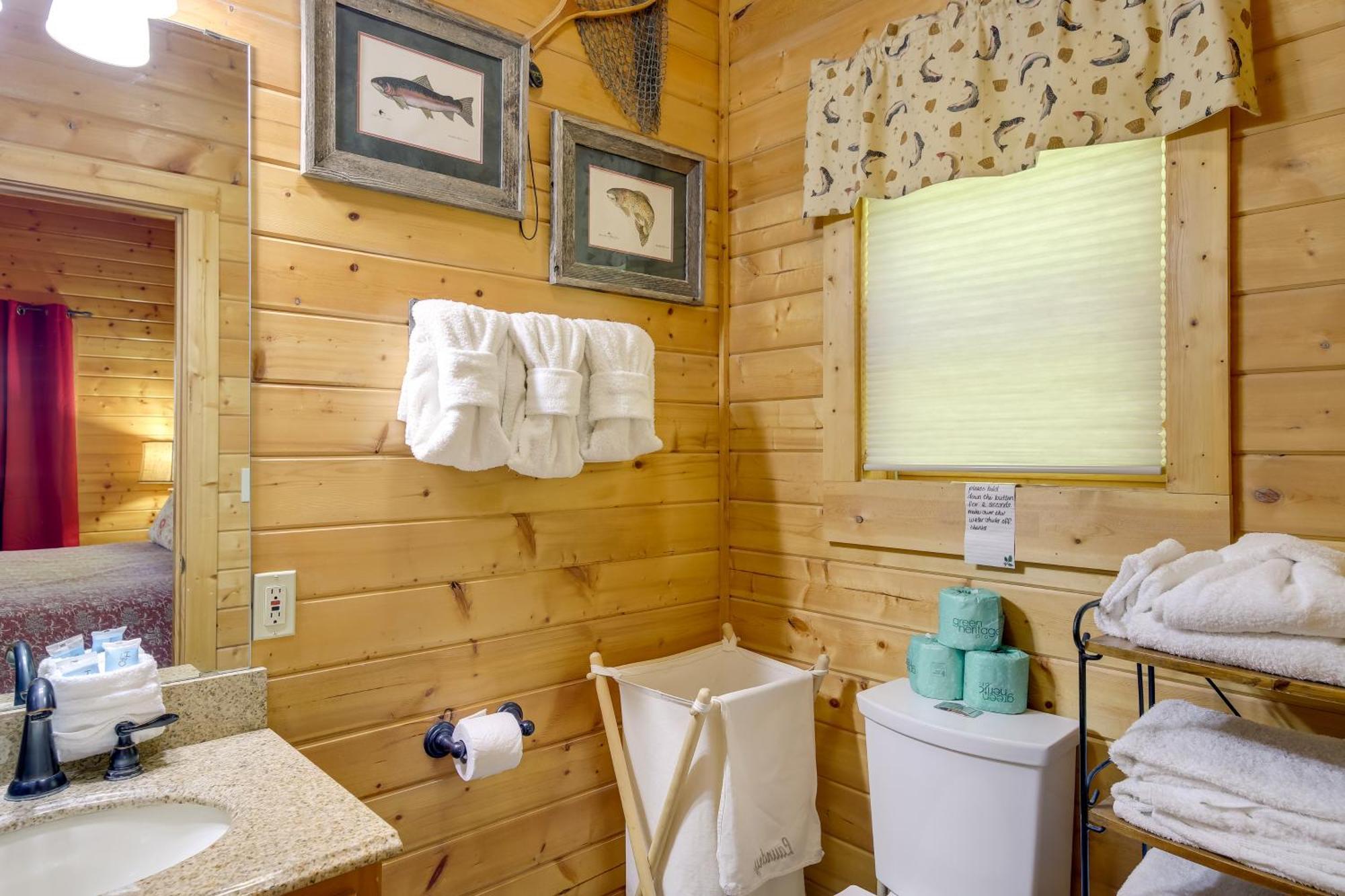 Secluded And Wooded Wears Valley Cabin With Fire Pit! Sevierville Bagian luar foto