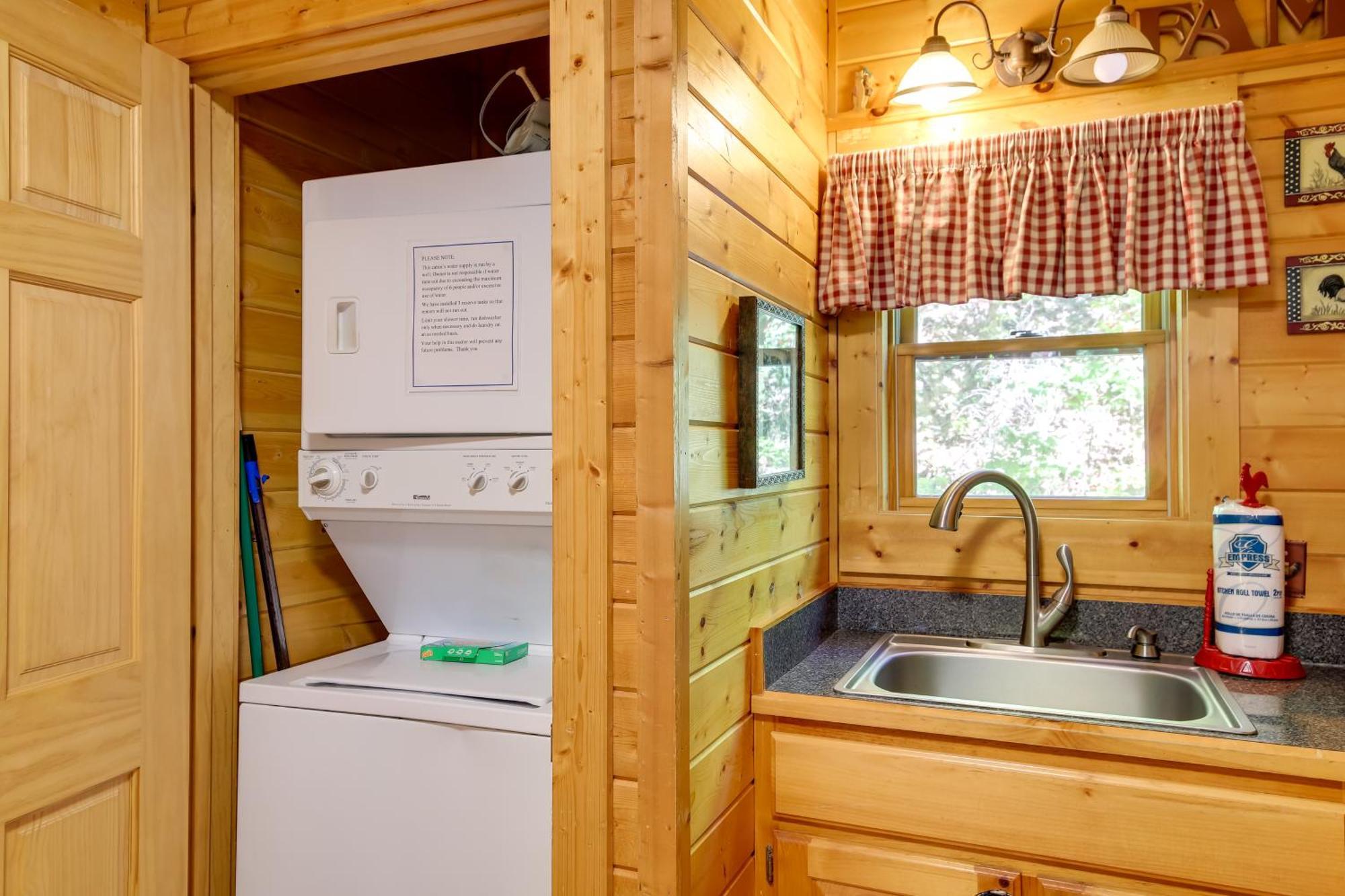 Secluded And Wooded Wears Valley Cabin With Fire Pit! Sevierville Bagian luar foto