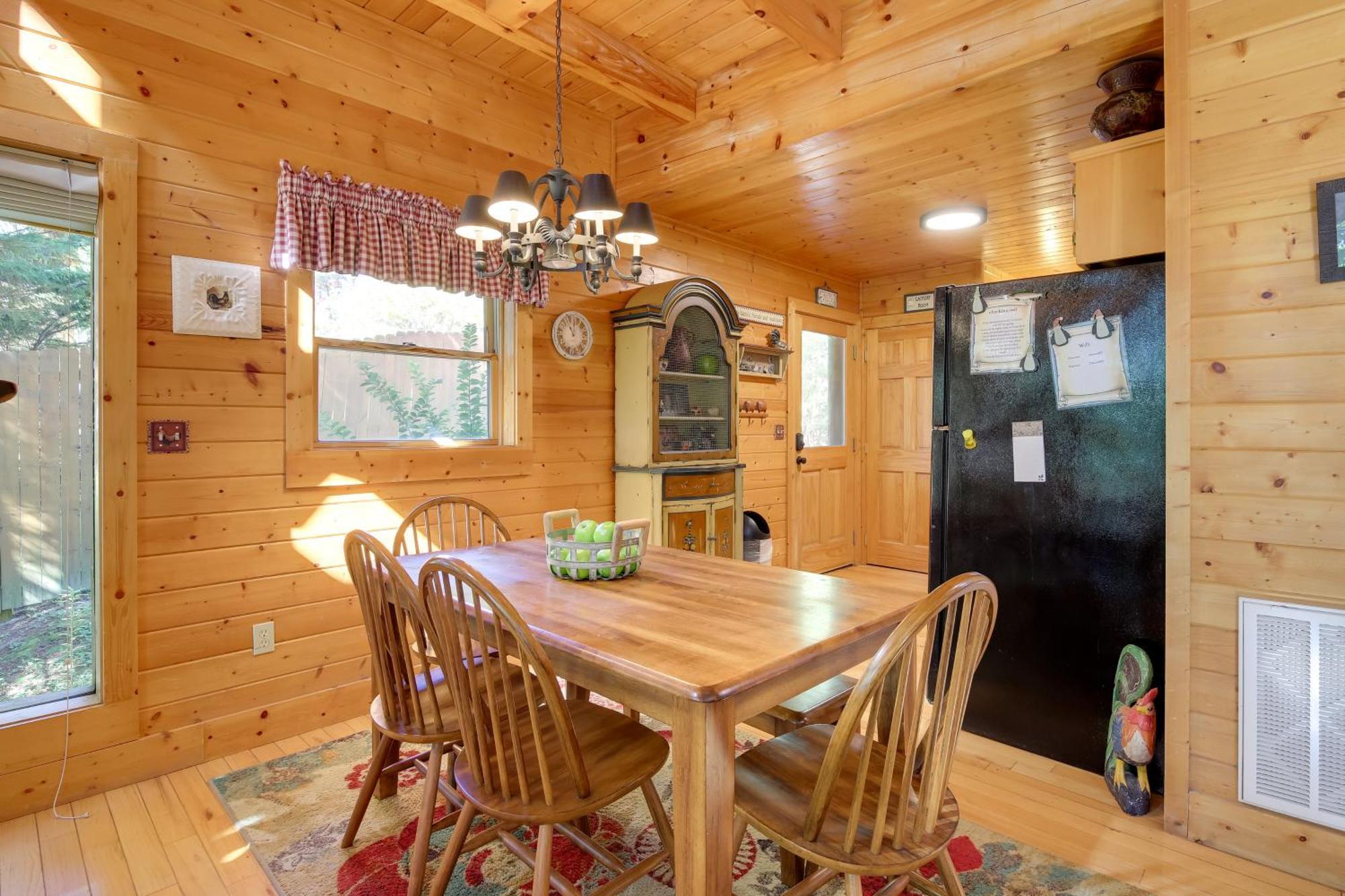 Secluded And Wooded Wears Valley Cabin With Fire Pit! Sevierville Bagian luar foto