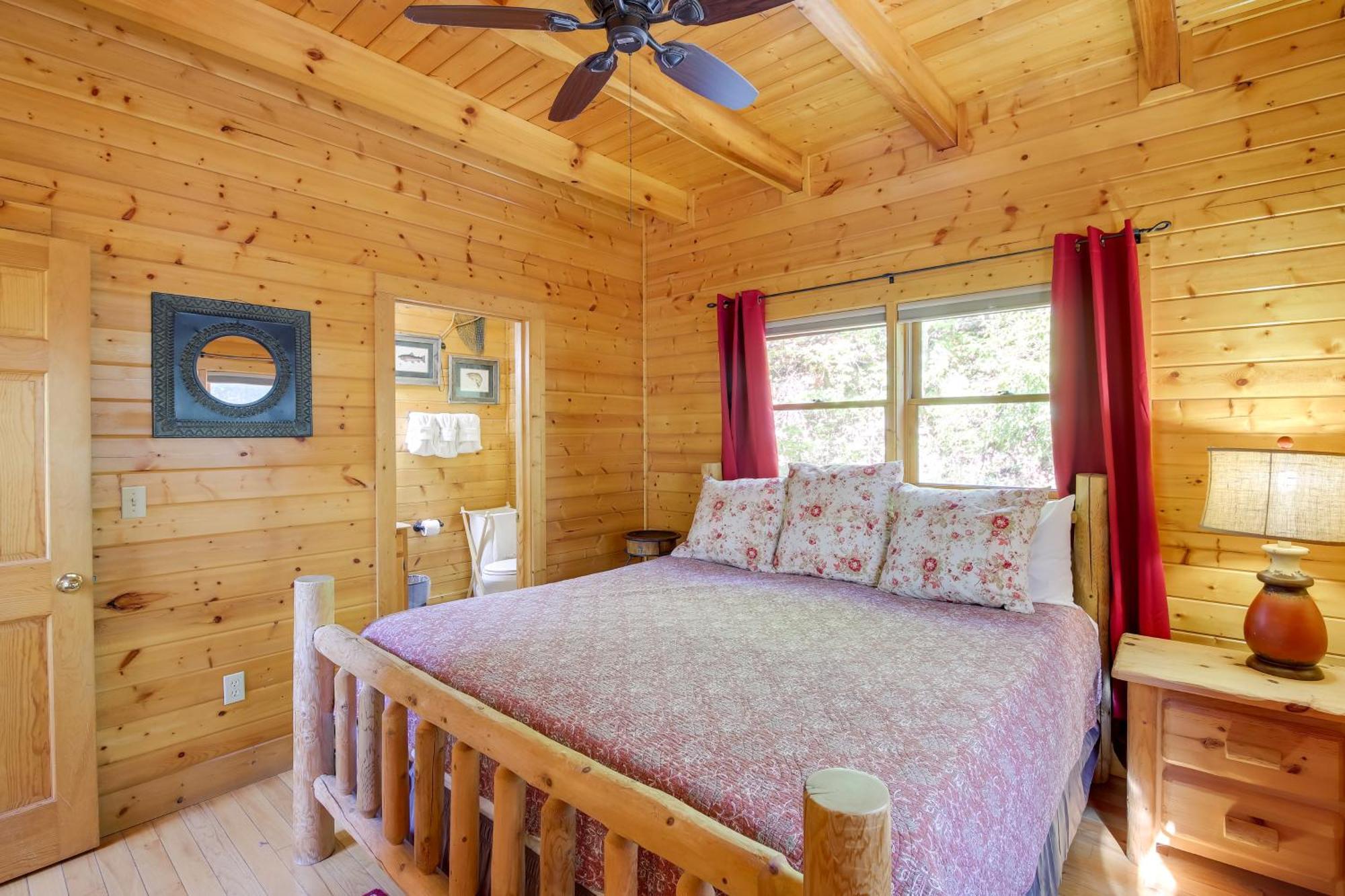 Secluded And Wooded Wears Valley Cabin With Fire Pit! Sevierville Bagian luar foto