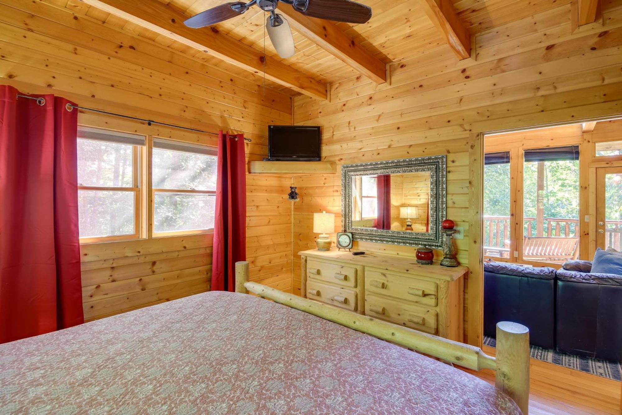 Secluded And Wooded Wears Valley Cabin With Fire Pit! Sevierville Bagian luar foto