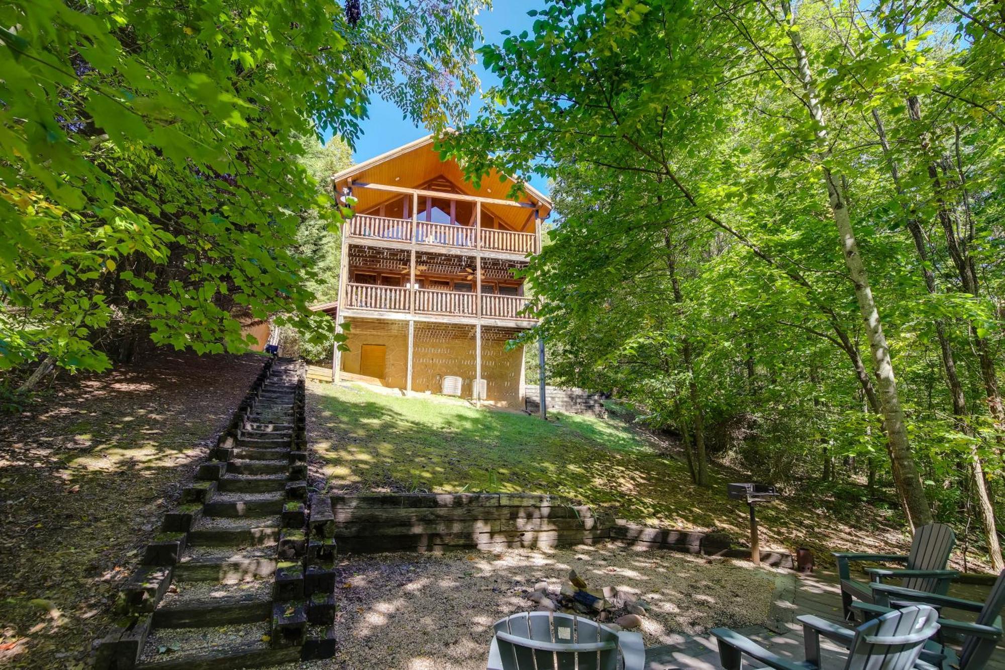 Secluded And Wooded Wears Valley Cabin With Fire Pit! Sevierville Bagian luar foto